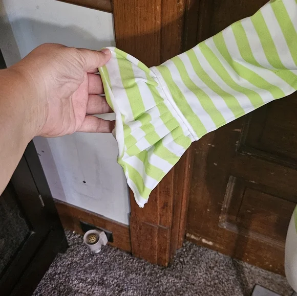 Lisa International Bell Sleeve Striped top Green & White Size S - Picture 5 of 7